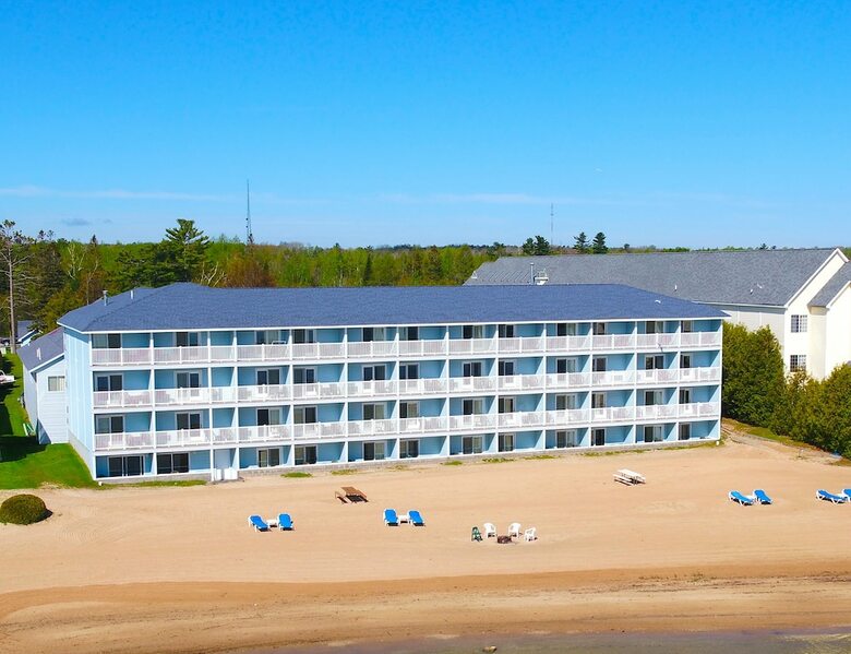 Hotel Fairview Beachfront Inn & Waterpark