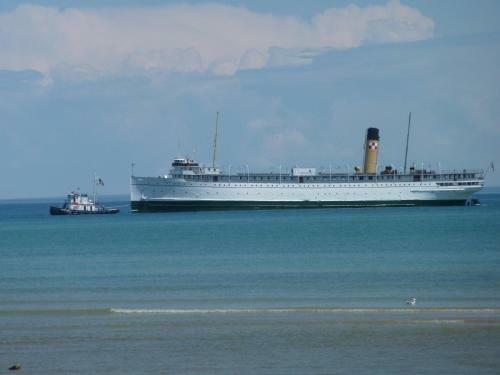 The Beach House Lakeside Cottages