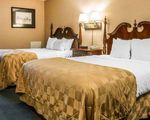 Mackinaw City Clarion Hotel Beachfront