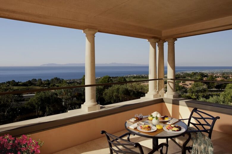 Hotel Resort At Pelican Hill