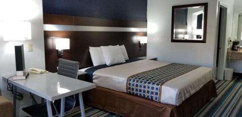 Motel Oaks Lodge And Suites