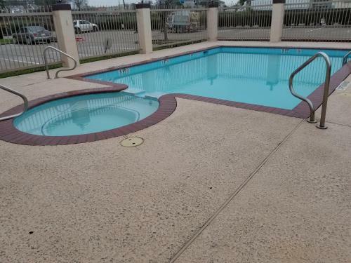 Motel Oaks Lodge And Suites