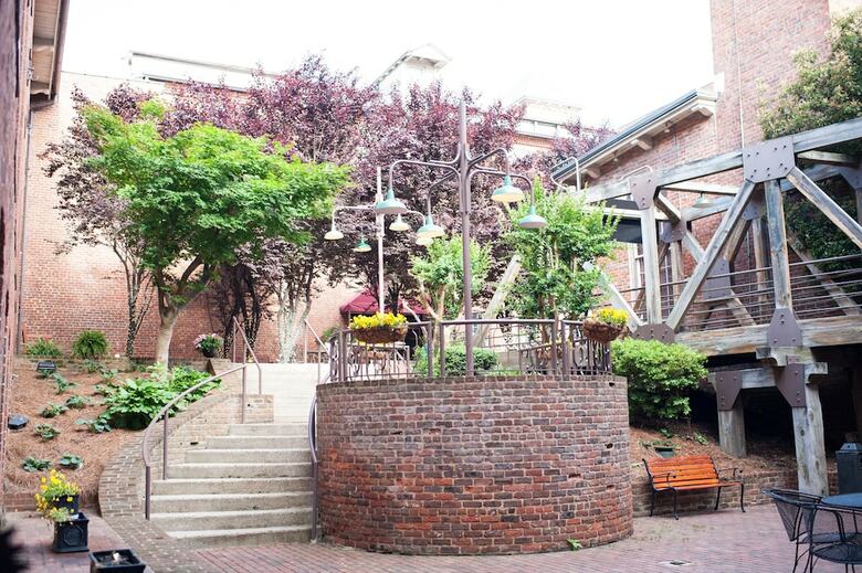 Hotel The Historic Brookstown Inn