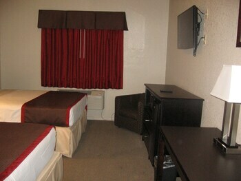 Hotel Roomy Inn & Suites