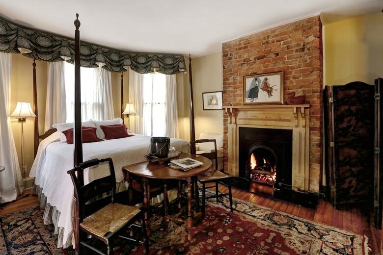 Bed & Breakfast 200 South Street Inn
