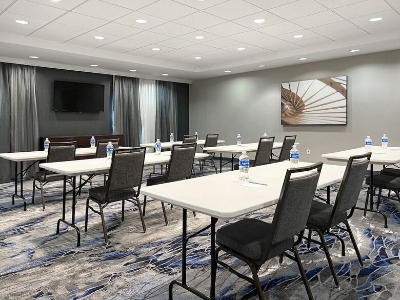 Hotel Fairfield Inn & Suites By Marriott Rogers