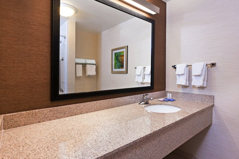 Hotel Fairfield Inn & Suites By Marriott Rogers
