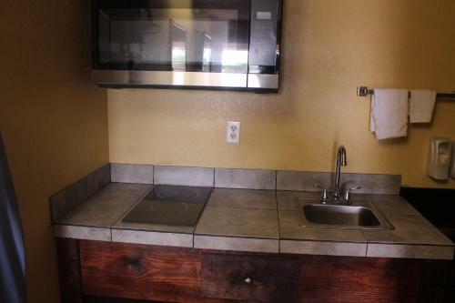 Motel Village Inn Cotulla