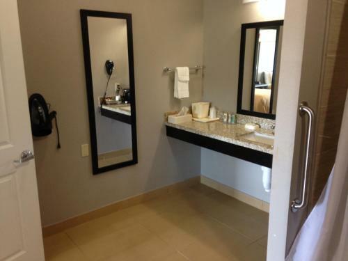 Hotel Quality Inn & Suites