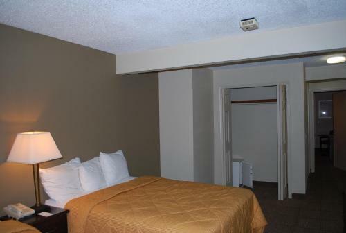 Hotel Clinton Inn & Suites