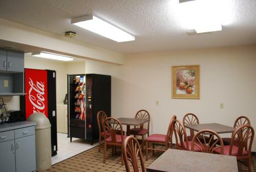 Hotel Clinton Inn & Suites