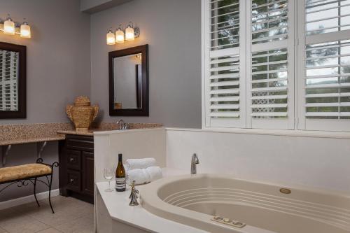 Hotel Purple Orchid Resort & Spa