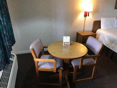 Motel Americas Best Inn - Calhoun