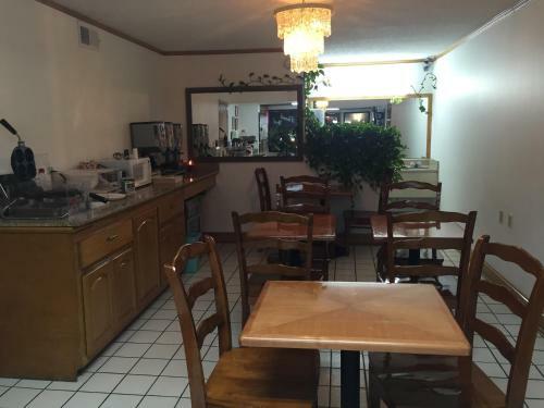 Motel Americas Best Inn - Calhoun