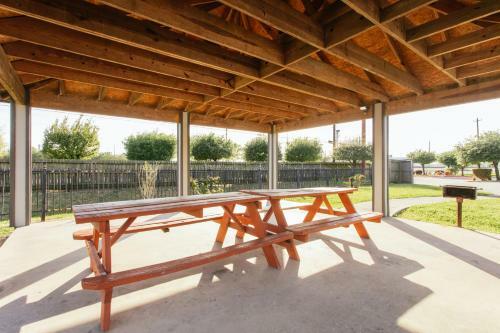 Motel Palace Inn And Suites Baytown