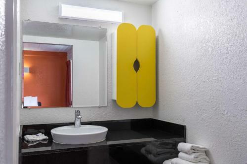 Motel 6 Baytown West - Garth Road