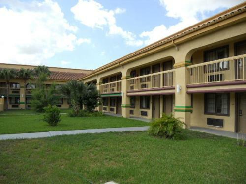 Motel Plaza Inn & Suites