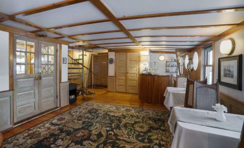 The Covington Inn Bed & Breakfast