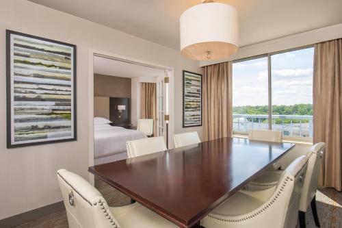 Hotel Sheraton Suites Chicago Elk Grove