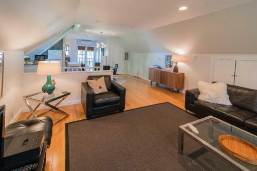 The Carriage House Kingston