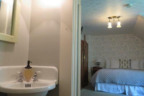Bed & Breakfast Calderwood Inn