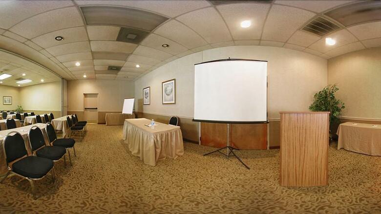 Hotel Quality Suites Convention Center - Hickory