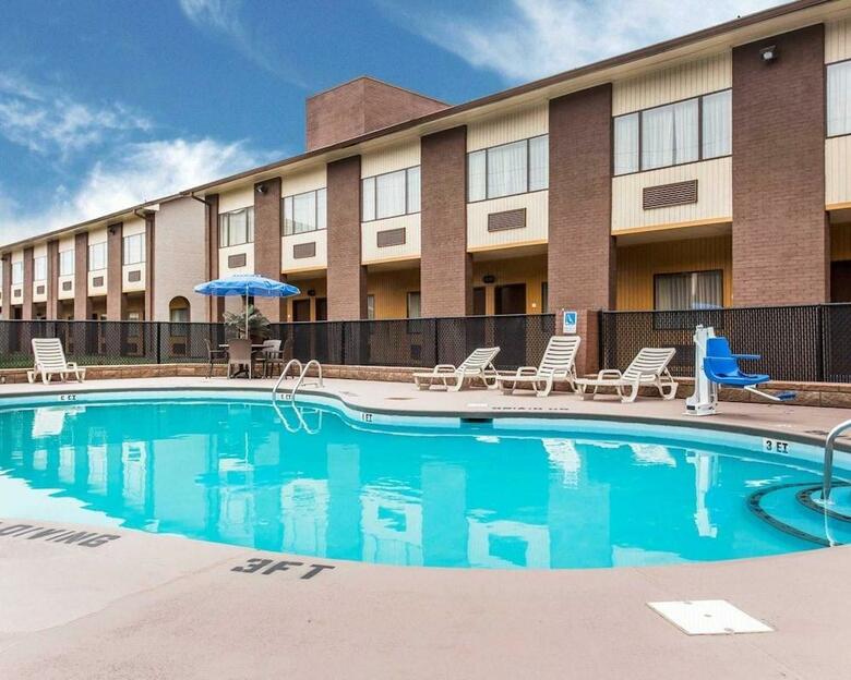 Hotel Quality Suites Convention Center - Hickory