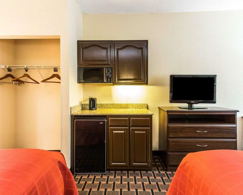 Hotel Quality Suites Convention Center - Hickory