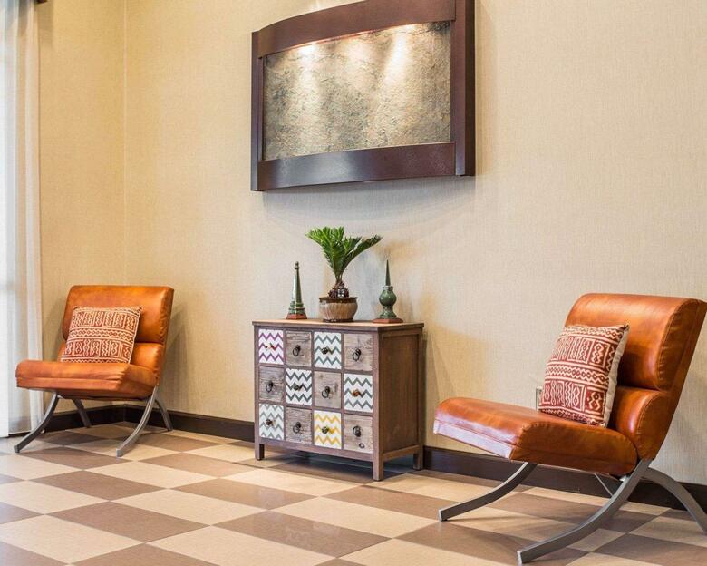 Hotel Quality Suites Convention Center - Hickory