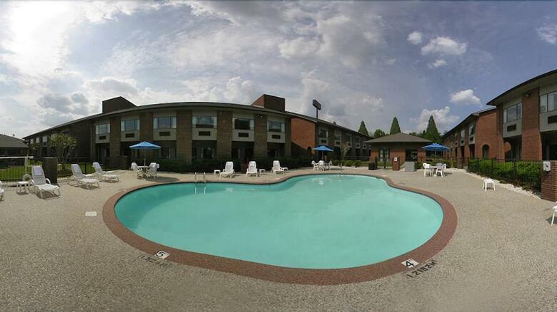 Hotel Quality Suites Convention Center - Hickory