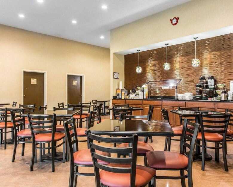 Hotel Quality Suites Convention Center - Hickory