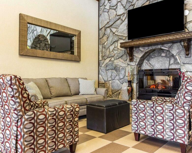 Hotel Quality Suites Convention Center - Hickory