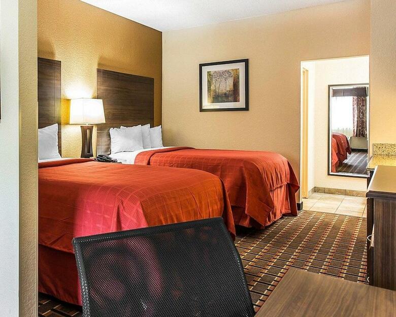 Hotel Quality Suites Convention Center - Hickory
