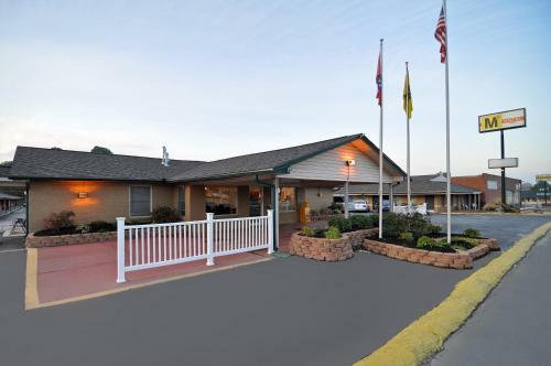 Motel M-star Hotel