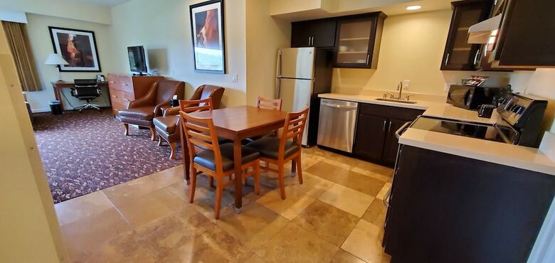Hotel Best Western Plus Northwoods Inn