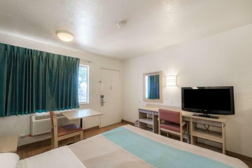 Motel 6 Del Rio