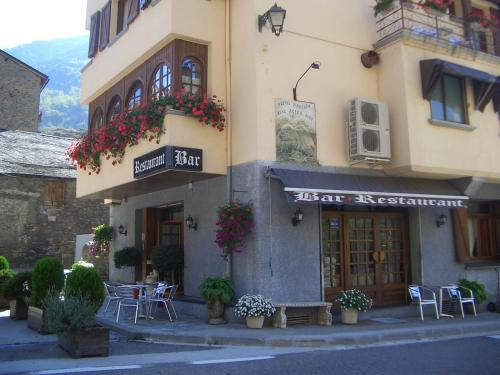 Hostal Monta�a
