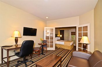 Hotel University Park Inn & Suites