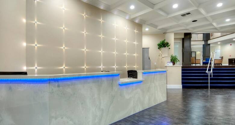 Best Western Plus Palm Court Hotel