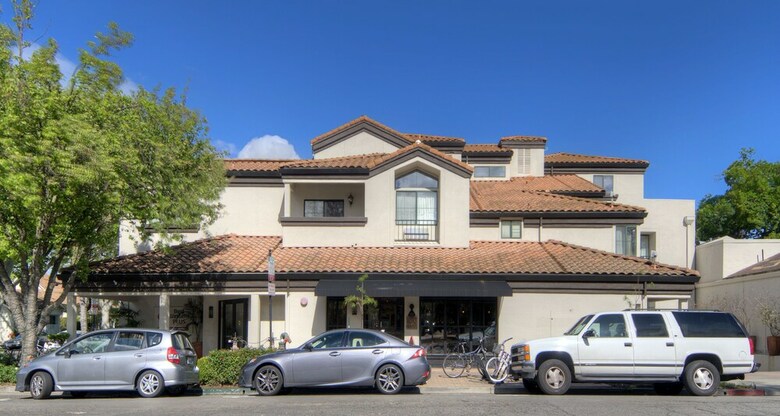 Best Western Plus Palm Court Hotel