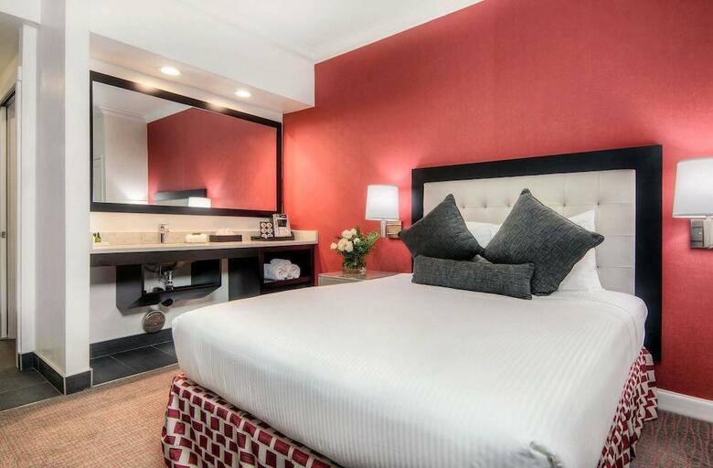 Hotel Aggie Inn