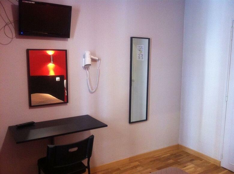 Hotel Hipotel Paris Buttes Chaumont
