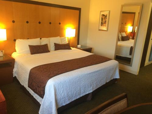 Days Inn Hotel & Suites
