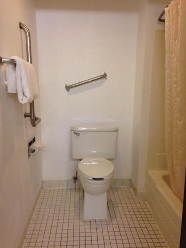 Days Inn Hotel & Suites