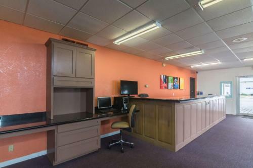 Motel Cline Shale Inn & Suites