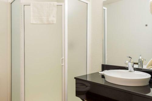 Motel 6 Mojave