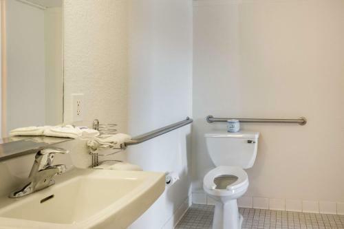 Motel 6 Mojave