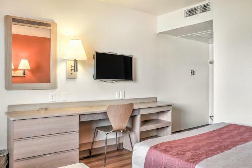 Motel 6 Mojave