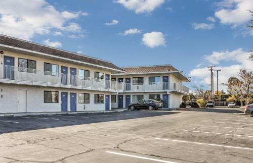 Motel 6 Mojave