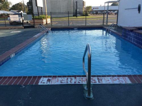 Hotel Budget Inn & Suites